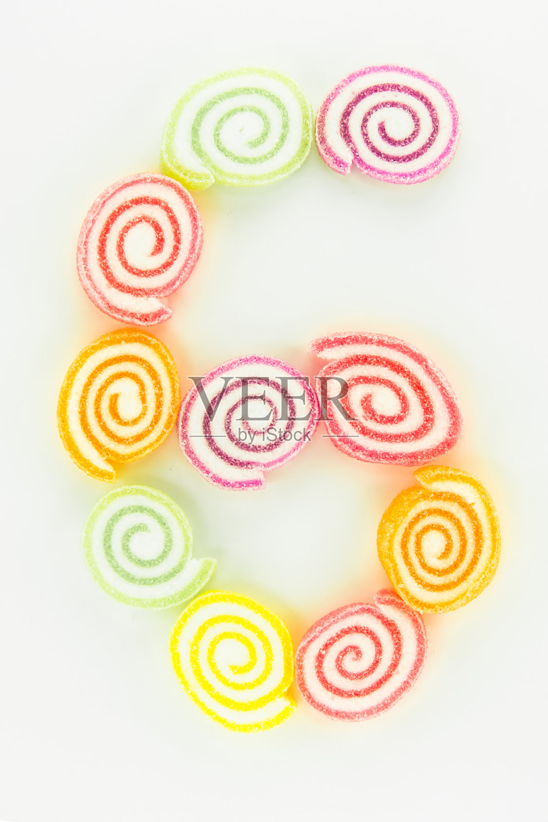 6号是用干糖果片写的照片摄影图片