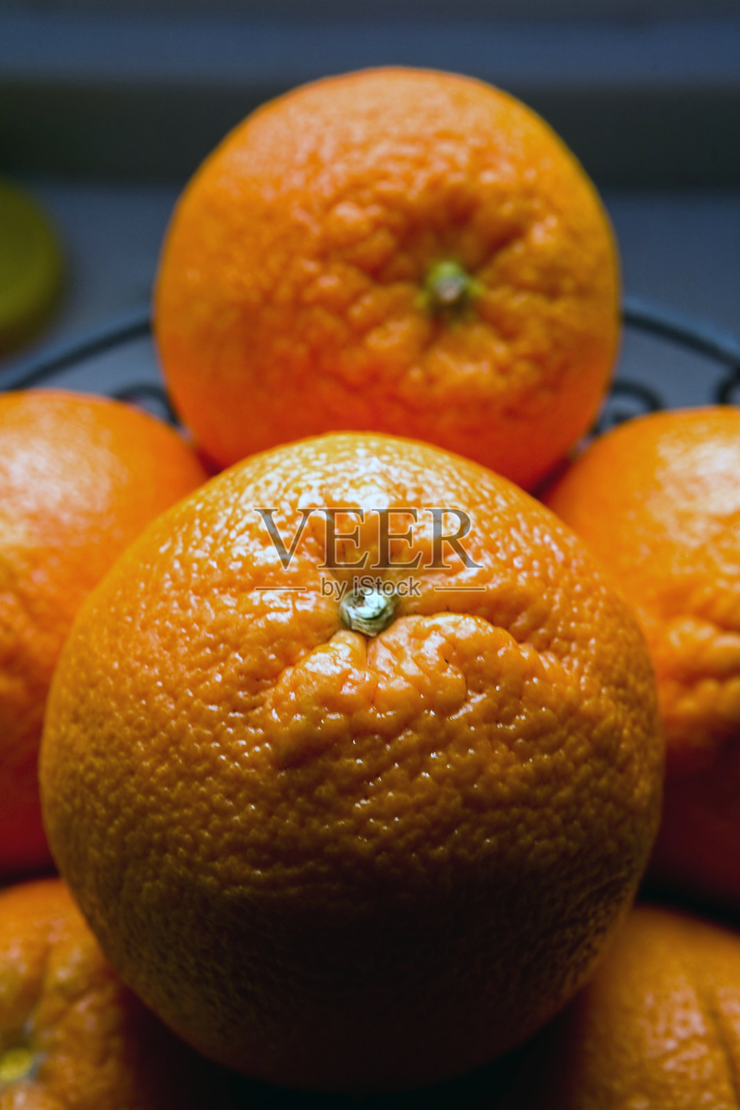 碗里有一些橙子照片摄影图片