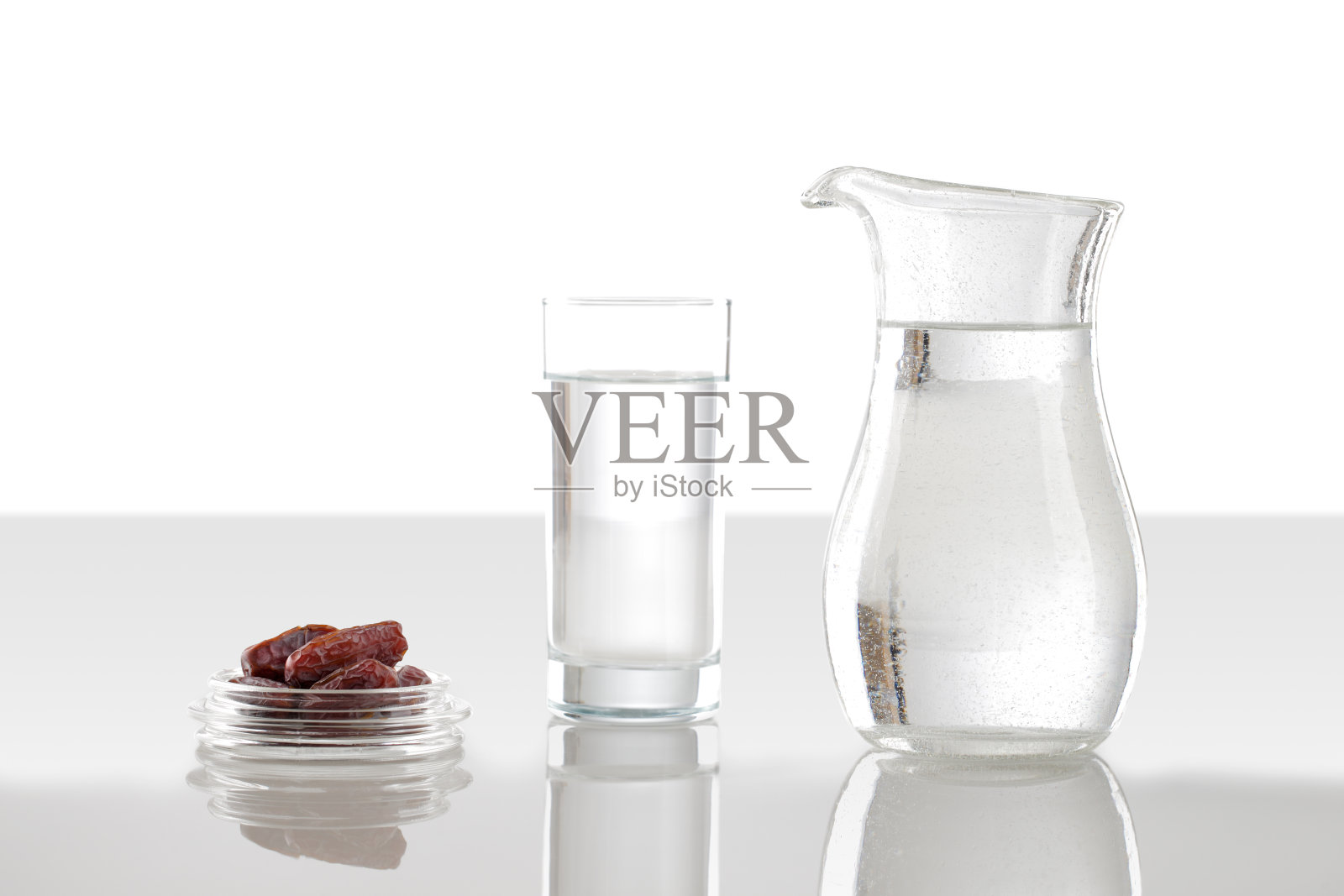 枣和水象征着阿拉伯人的热情好客照片摄影图片