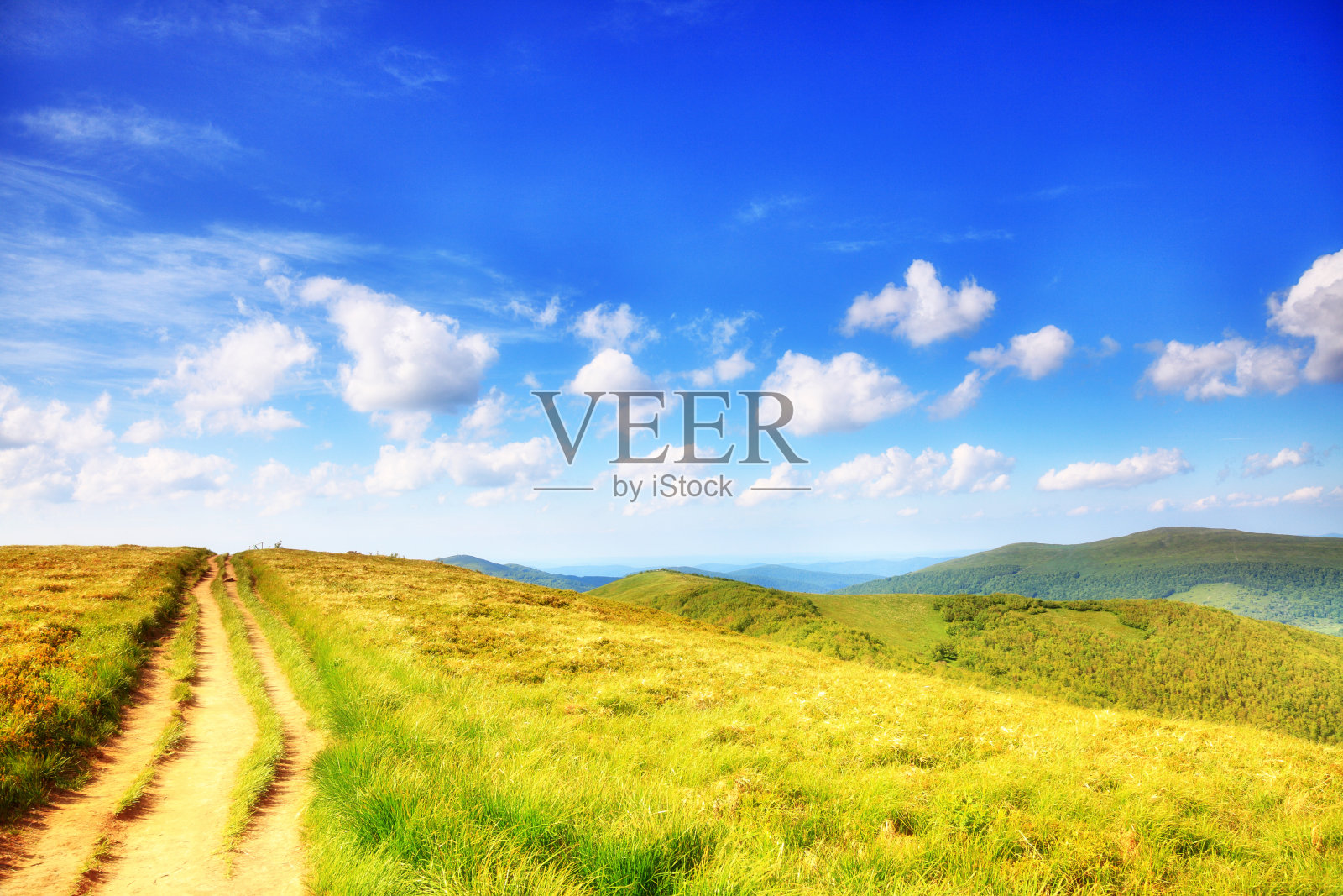 波兰比斯扎迪的山峦景观路线照片摄影图片