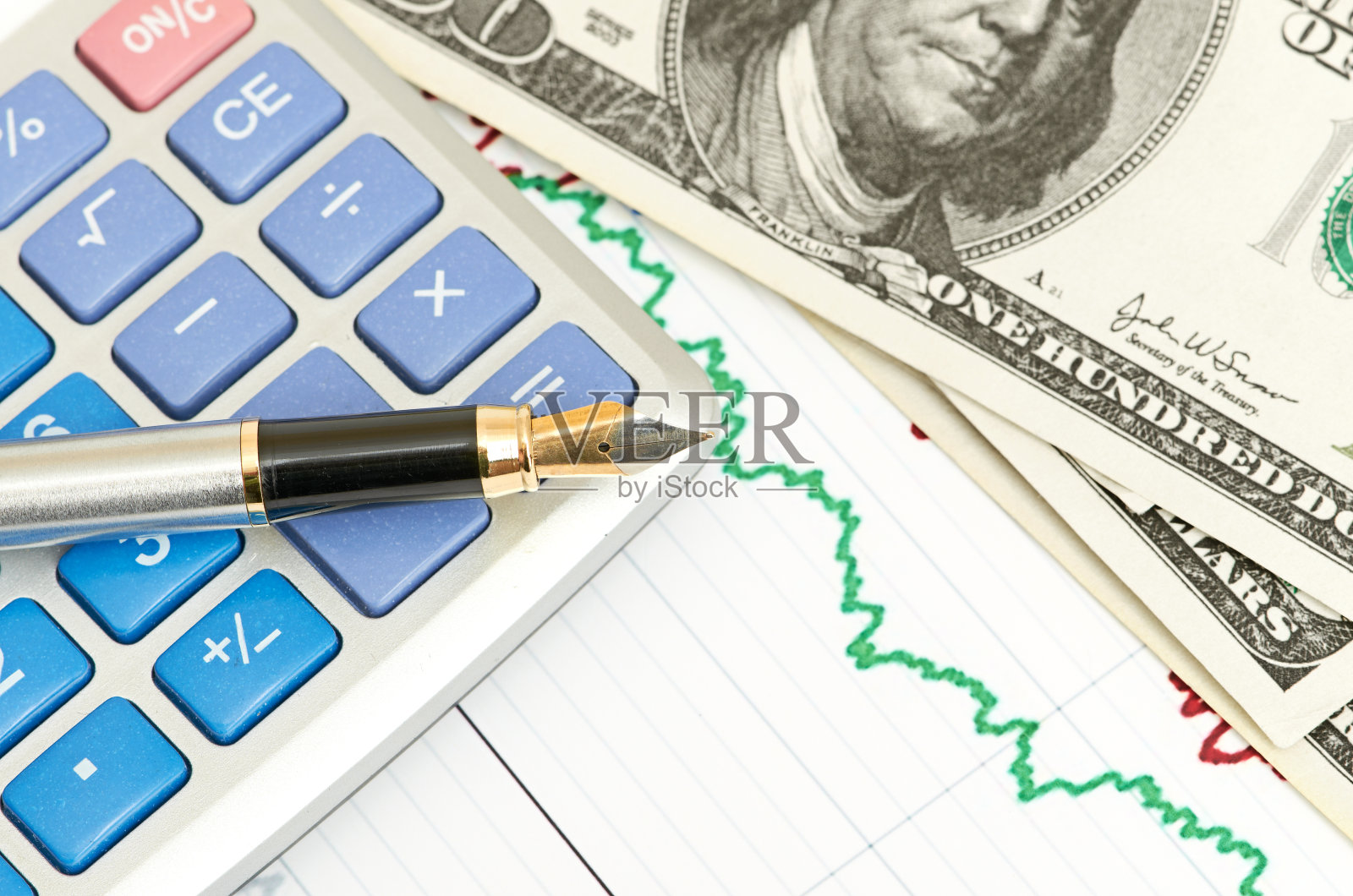 钢笔，计算器和美元照片摄影图片