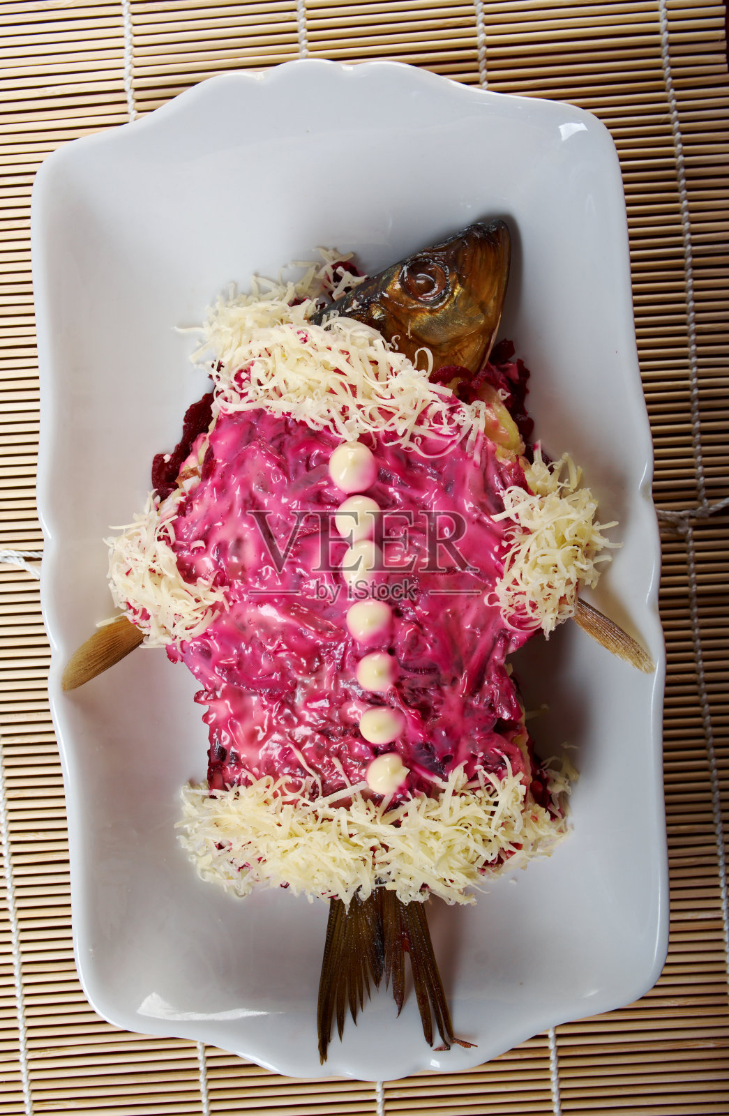 俄罗斯鲱鱼沙拉照片摄影图片