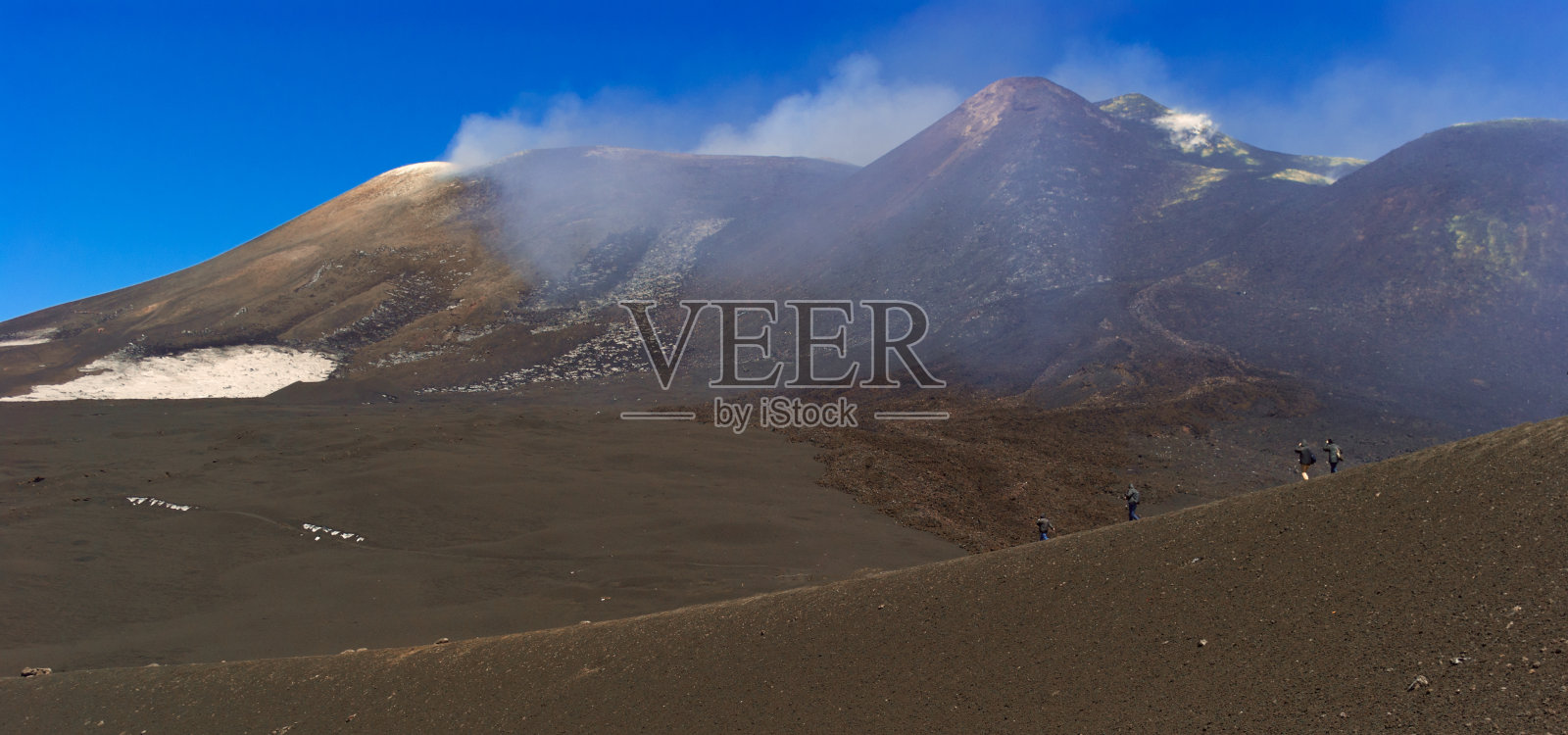 徒步旅行在埃特纳火山照片摄影图片