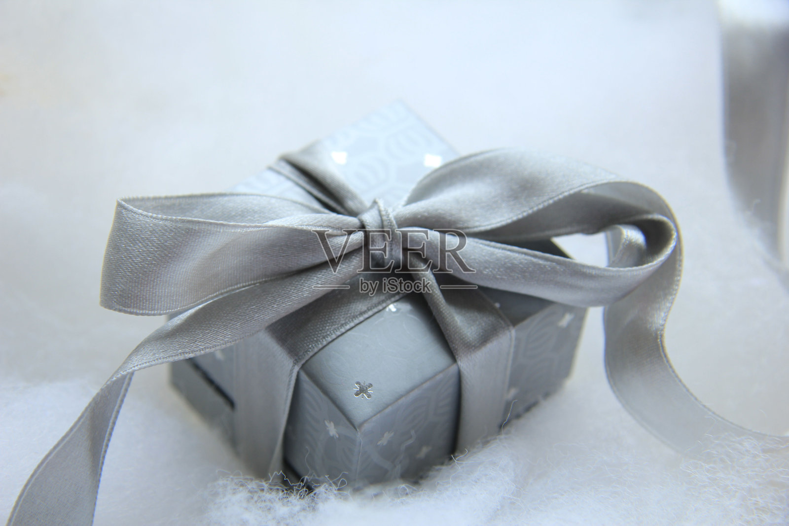 银色圣诞礼物照片摄影图片