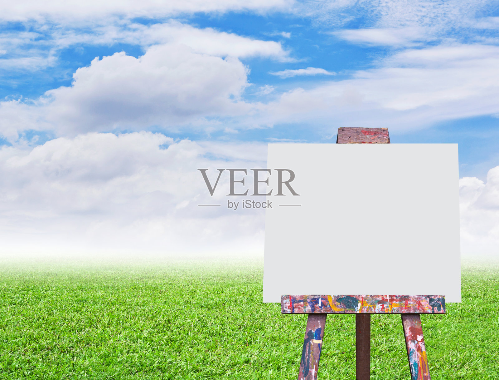 以自然为背景的空画布画架照片摄影图片