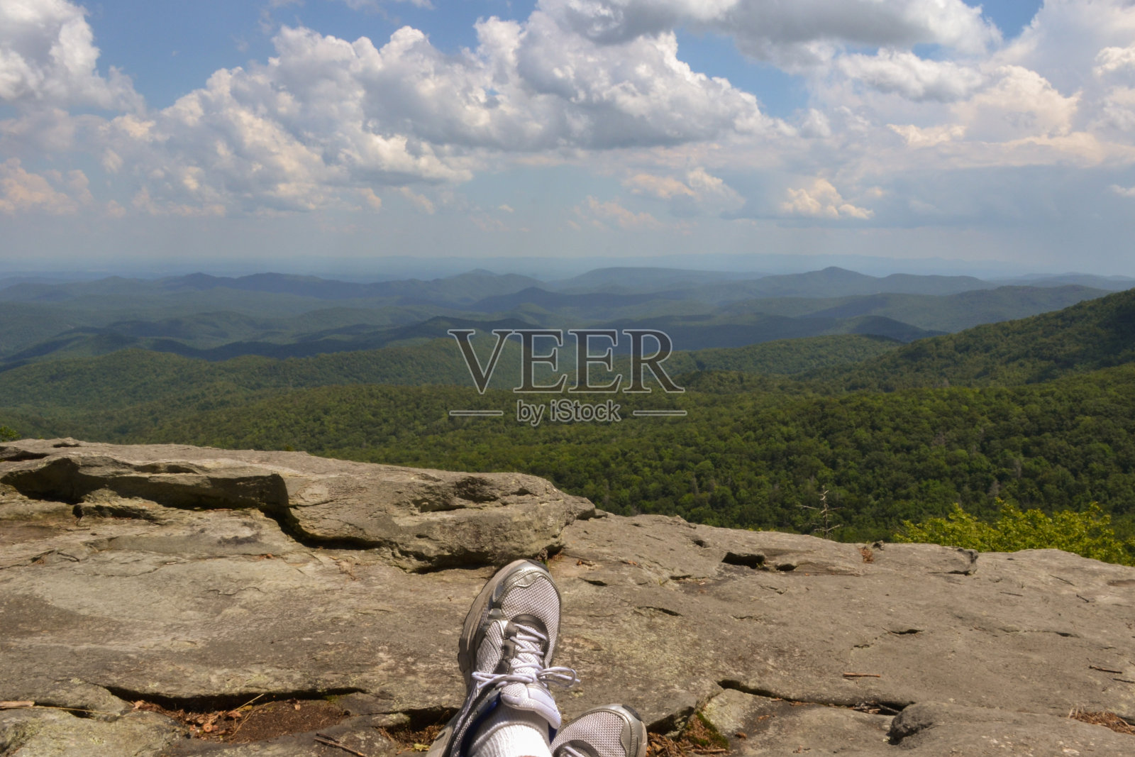 在蓝岭公园路上休息照片摄影图片