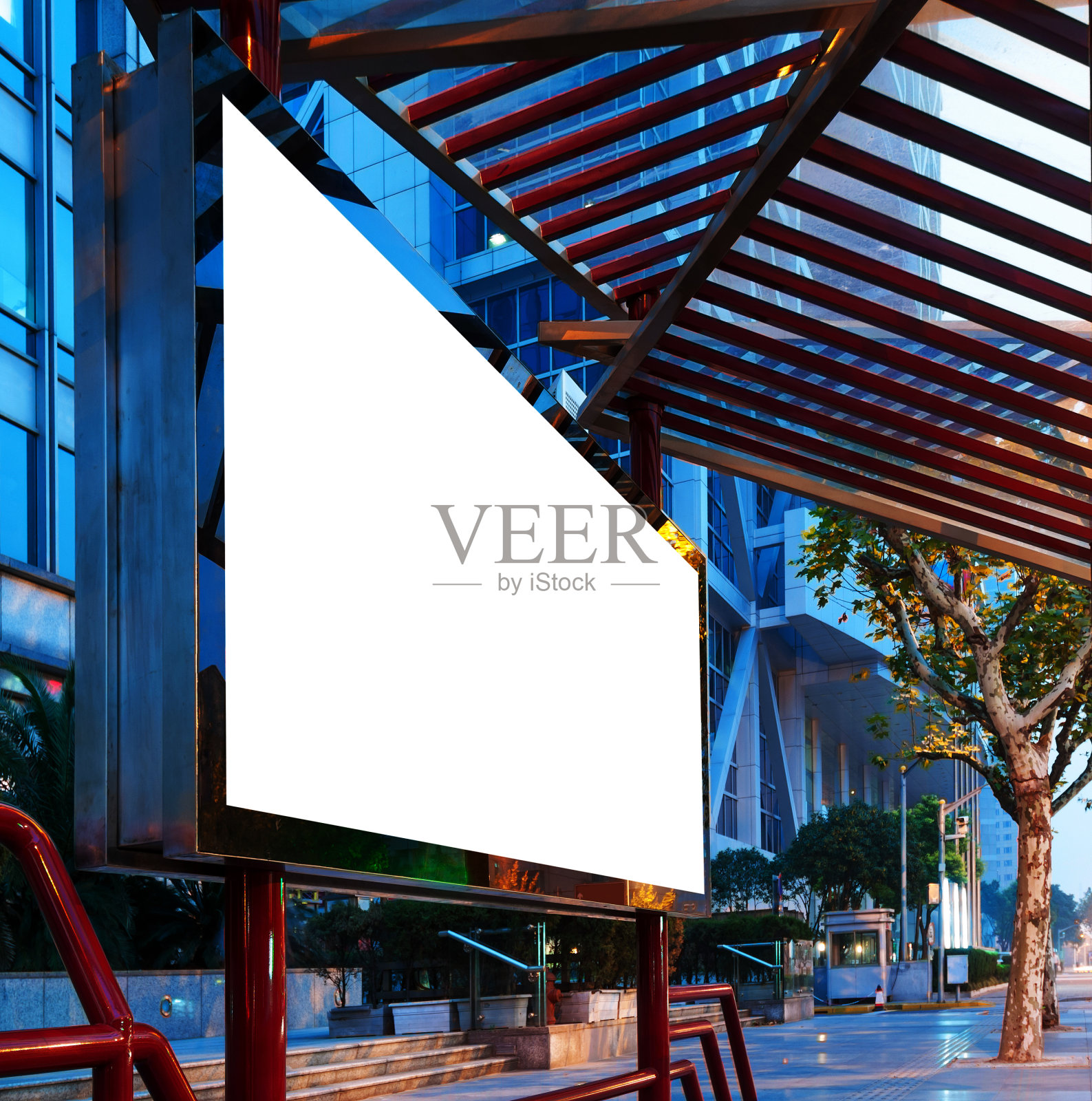 晚上的空白广告牌照片摄影图片