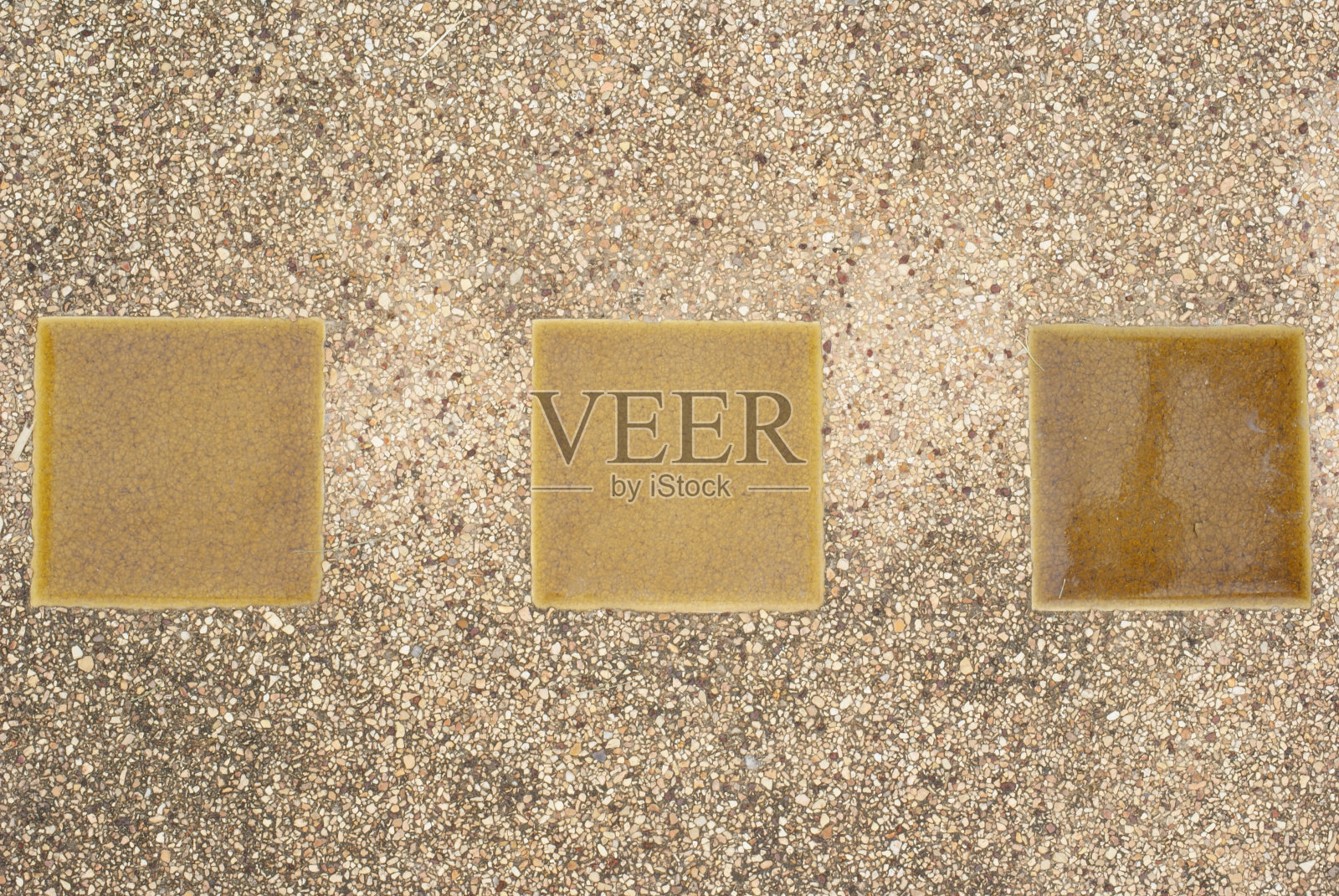 垃圾墙背景与陶瓷马赛克照片摄影图片