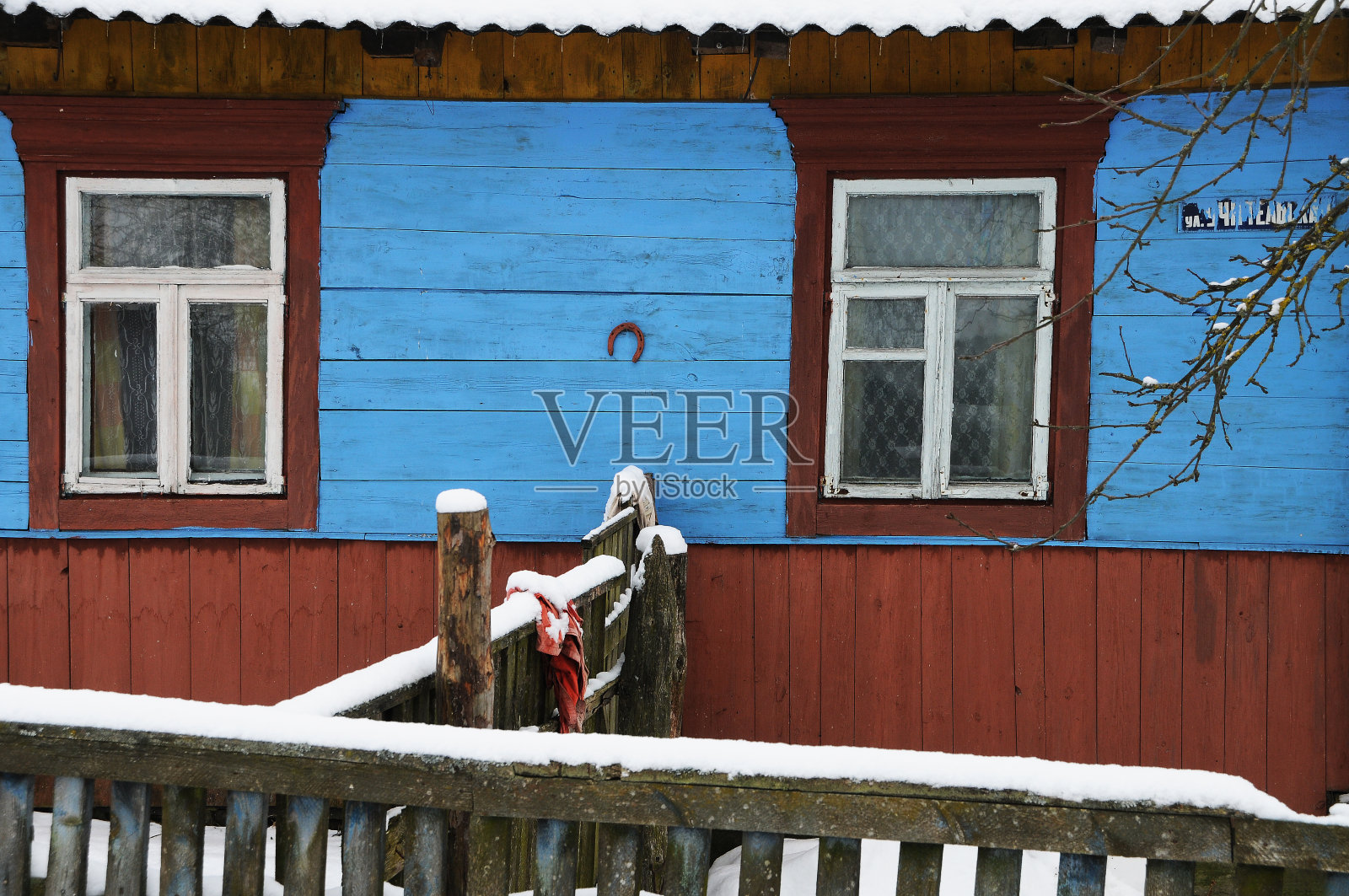 有篱笆的房子照片摄影图片