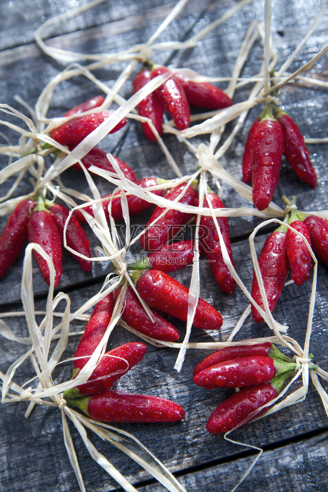 小红辣椒很辣照片摄影图片