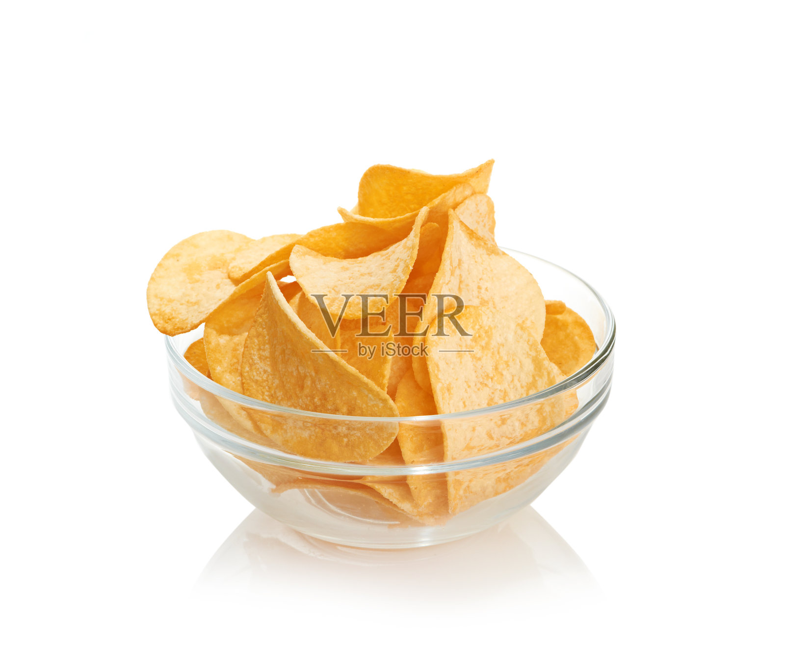 美味的薯片在碗里孤立上白照片摄影图片