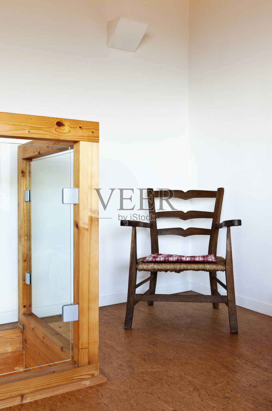 室内漂亮的小木屋照片摄影图片