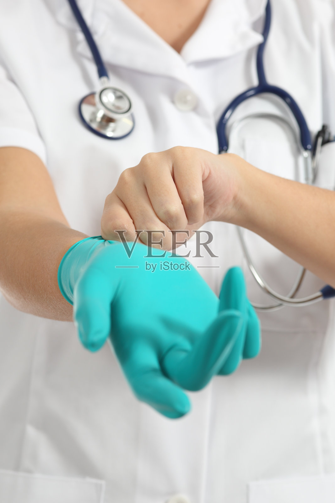 一个女医生戴着乳胶手套的特写照片摄影图片