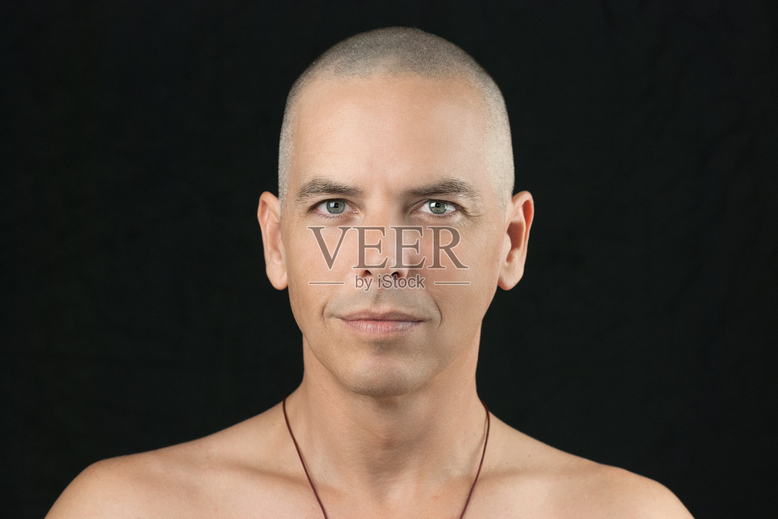 佛教徒看镜头照片摄影图片