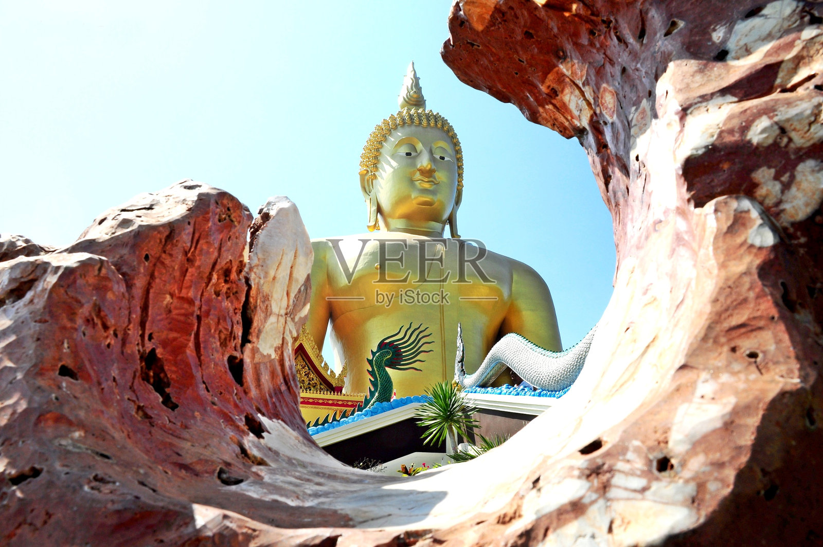 佛与石。照片摄影图片