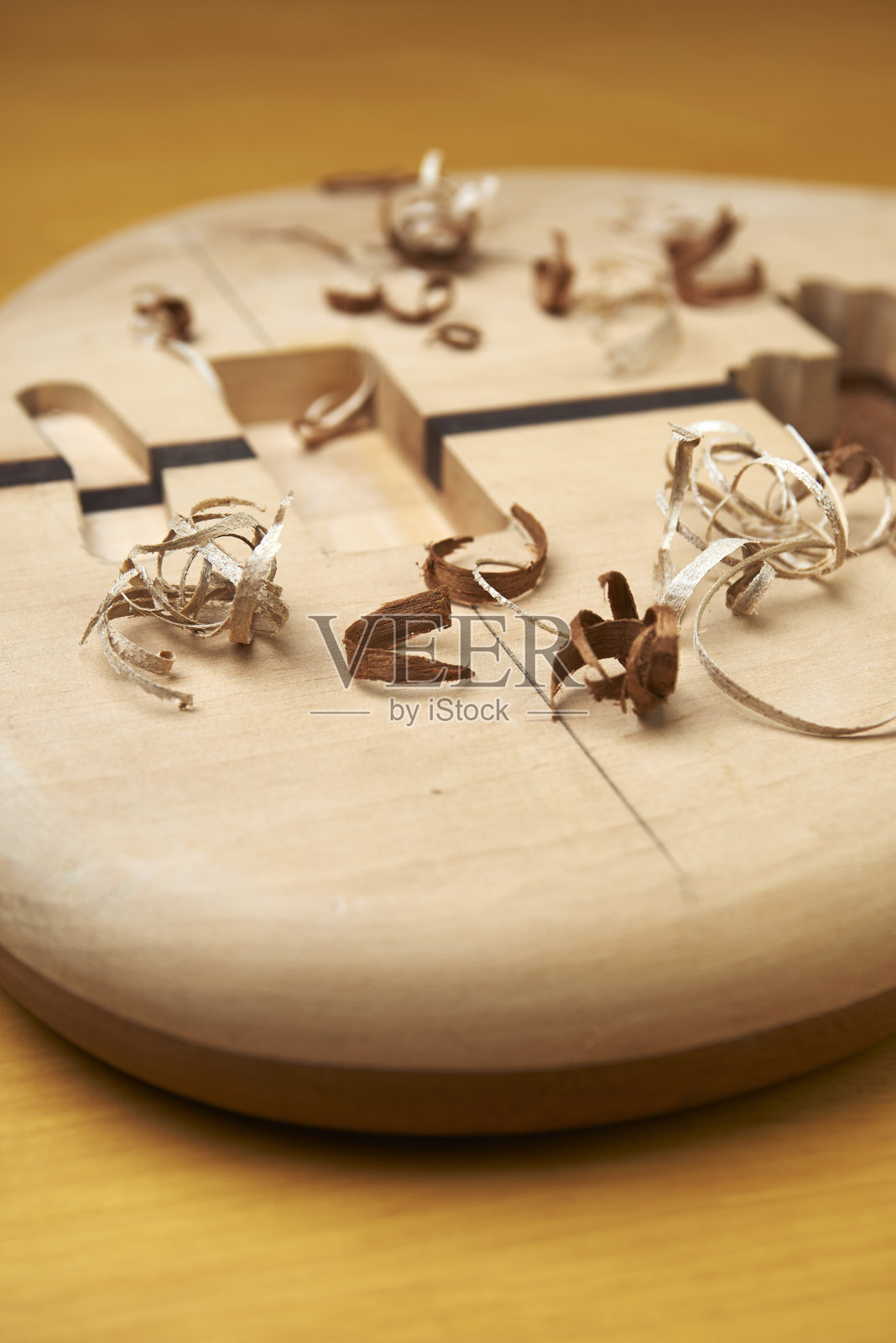 在建低音吉他照片摄影图片