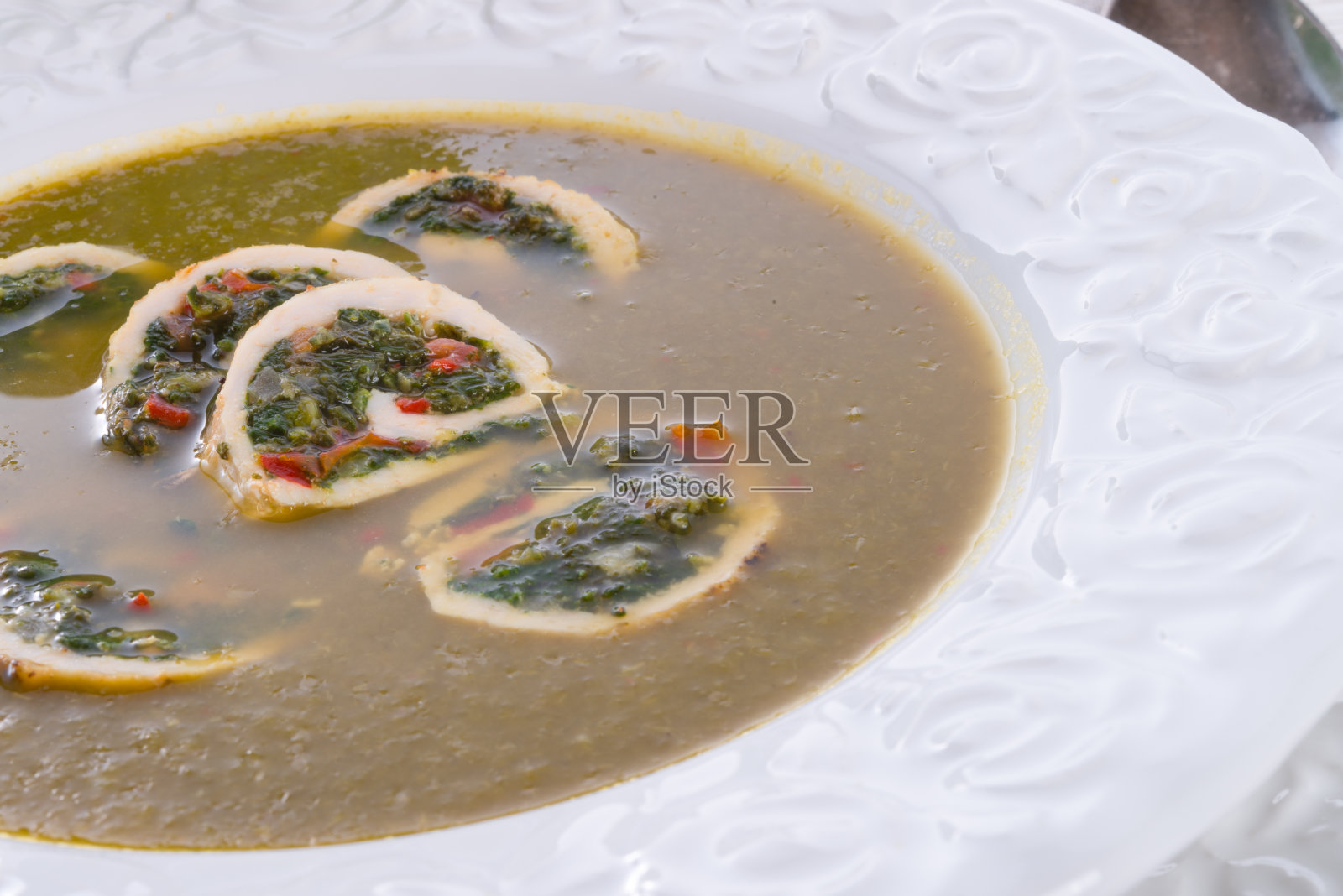 白菜汤配肉卷照片摄影图片