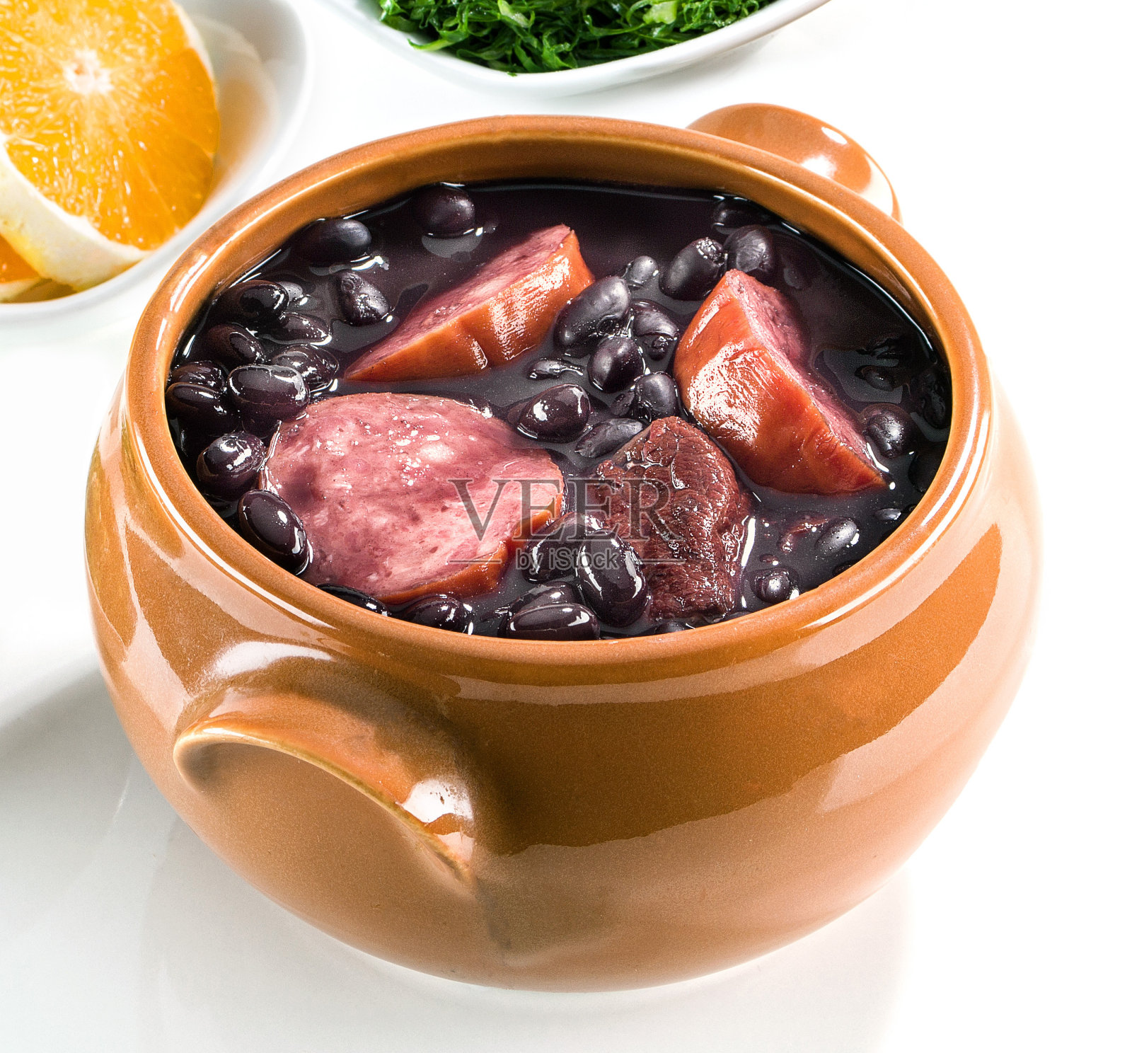 一碗巴西豆子和香肠，叫做Feijoada照片摄影图片