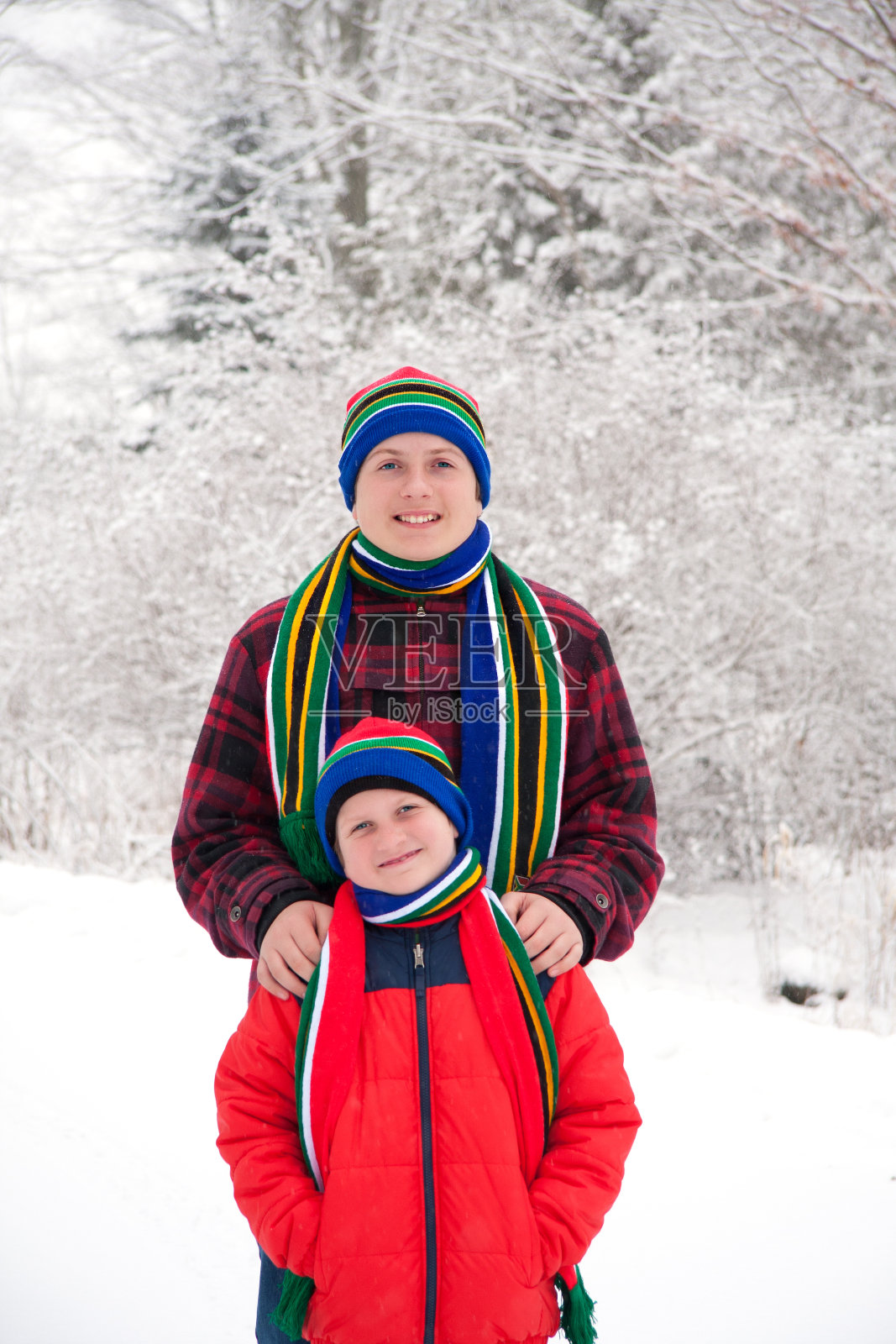 兄弟雪照片摄影图片