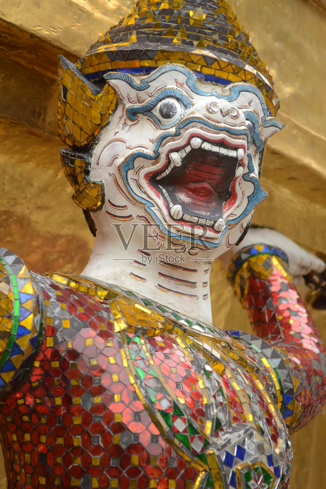 玉佛寺的巨型雕像照片摄影图片