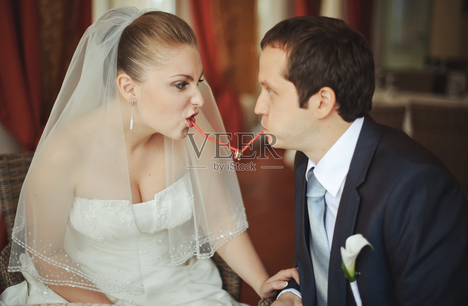 婚礼的夫妇在一起照片摄影图片