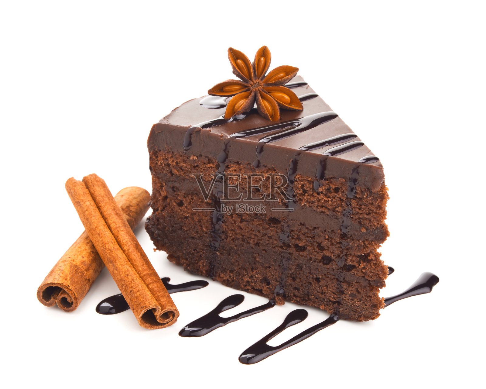 巧克力蛋糕与肉桂孤立在白色照片摄影图片