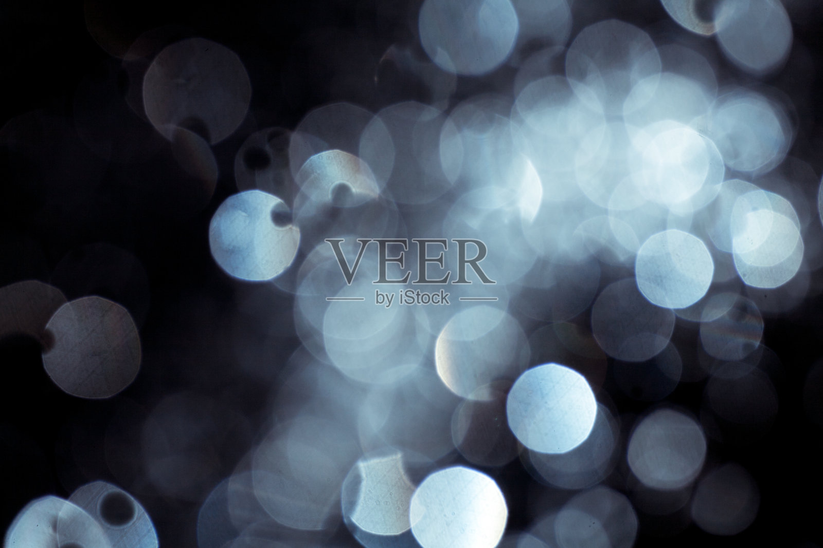 水滴飘浮在空中照片摄影图片