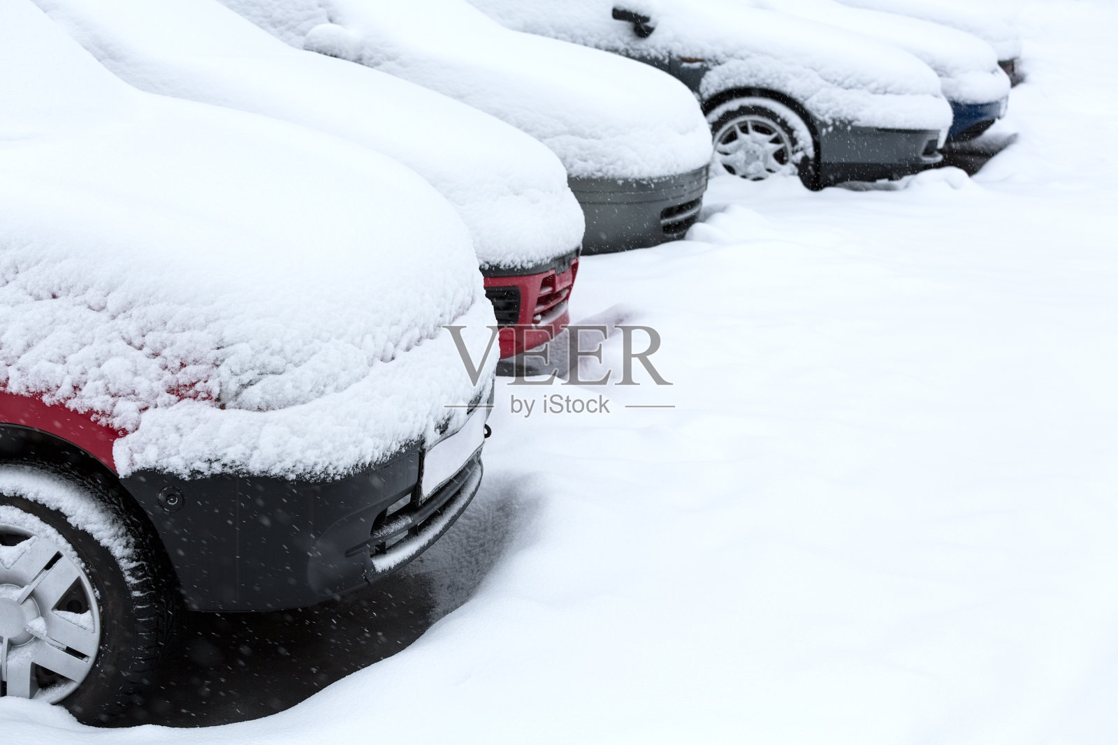 冬天的停车场照片摄影图片