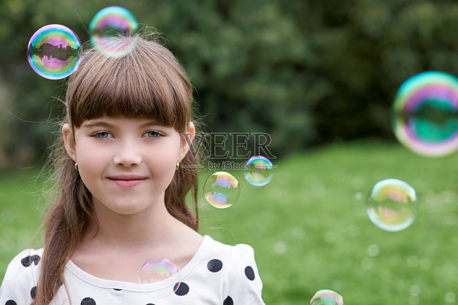 年轻女孩的肖像照片摄影图片