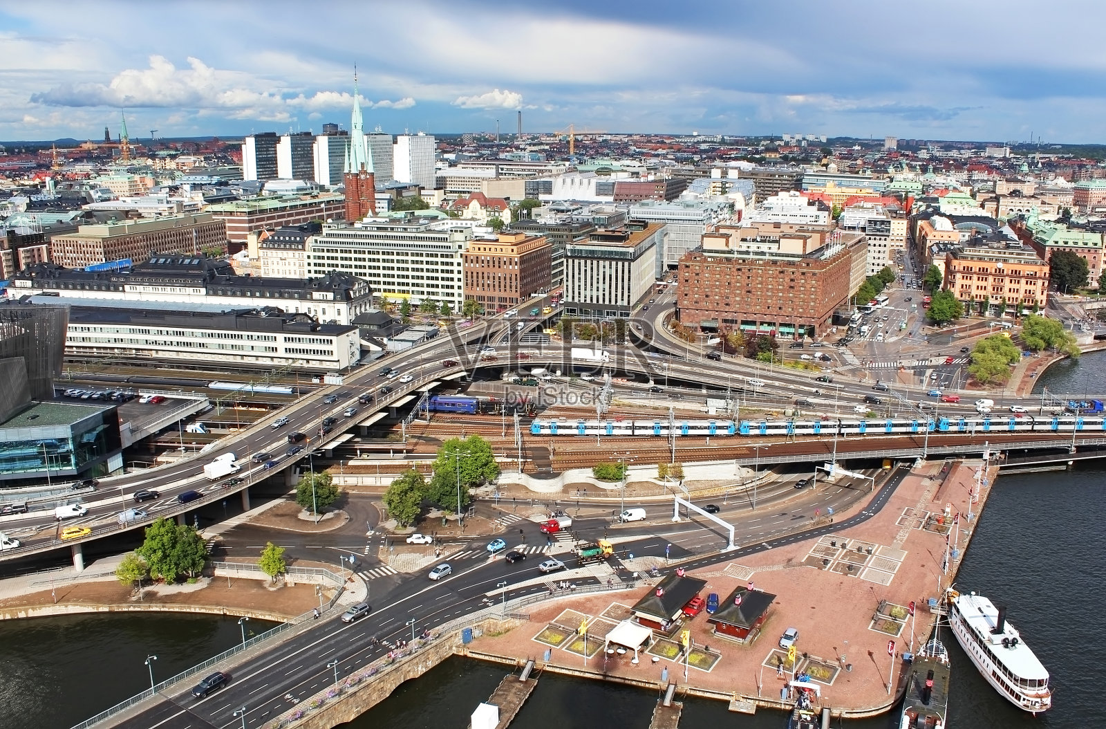 从瑞典斯德哥尔摩市政厅看到的normmalm地区照片摄影图片