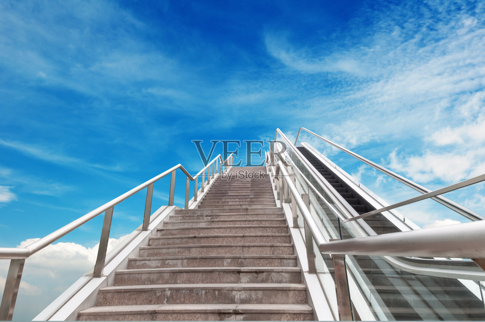 通往天空的楼梯照片摄影图片