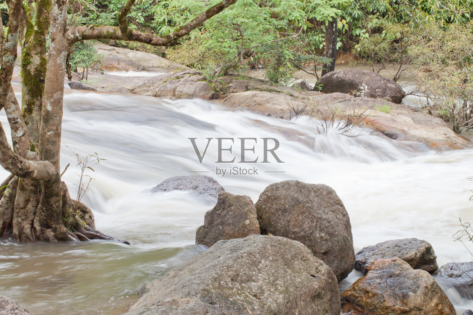 Nangrong瀑布、泰国照片摄影图片