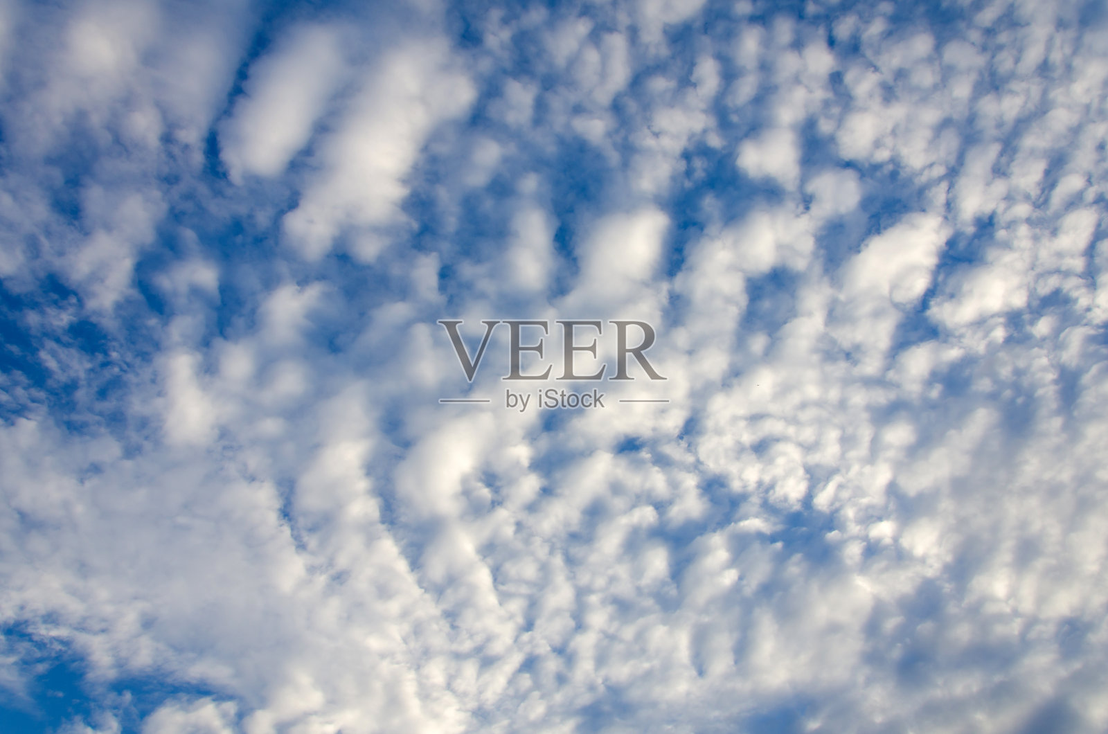 白云与蓝天。照片摄影图片