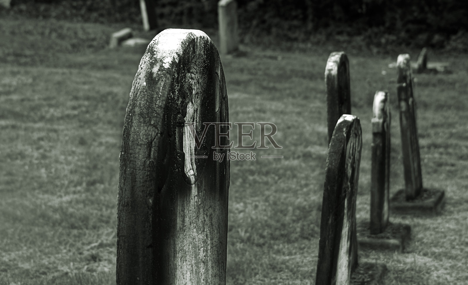 加拿大魁北克省，一个非常古老、令人毛骨悚然的墓地照片摄影图片