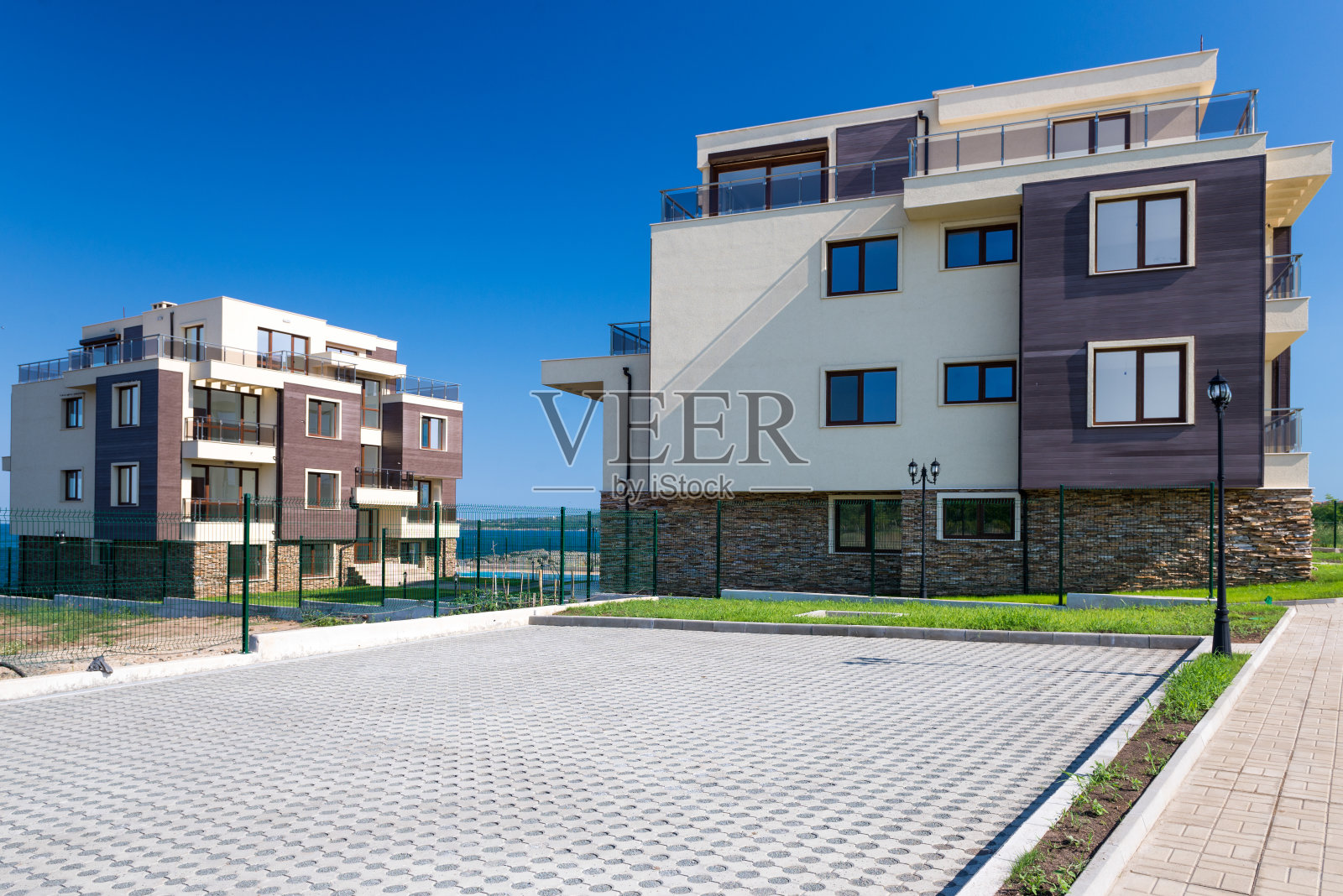 豪华新公寓楼照片摄影图片