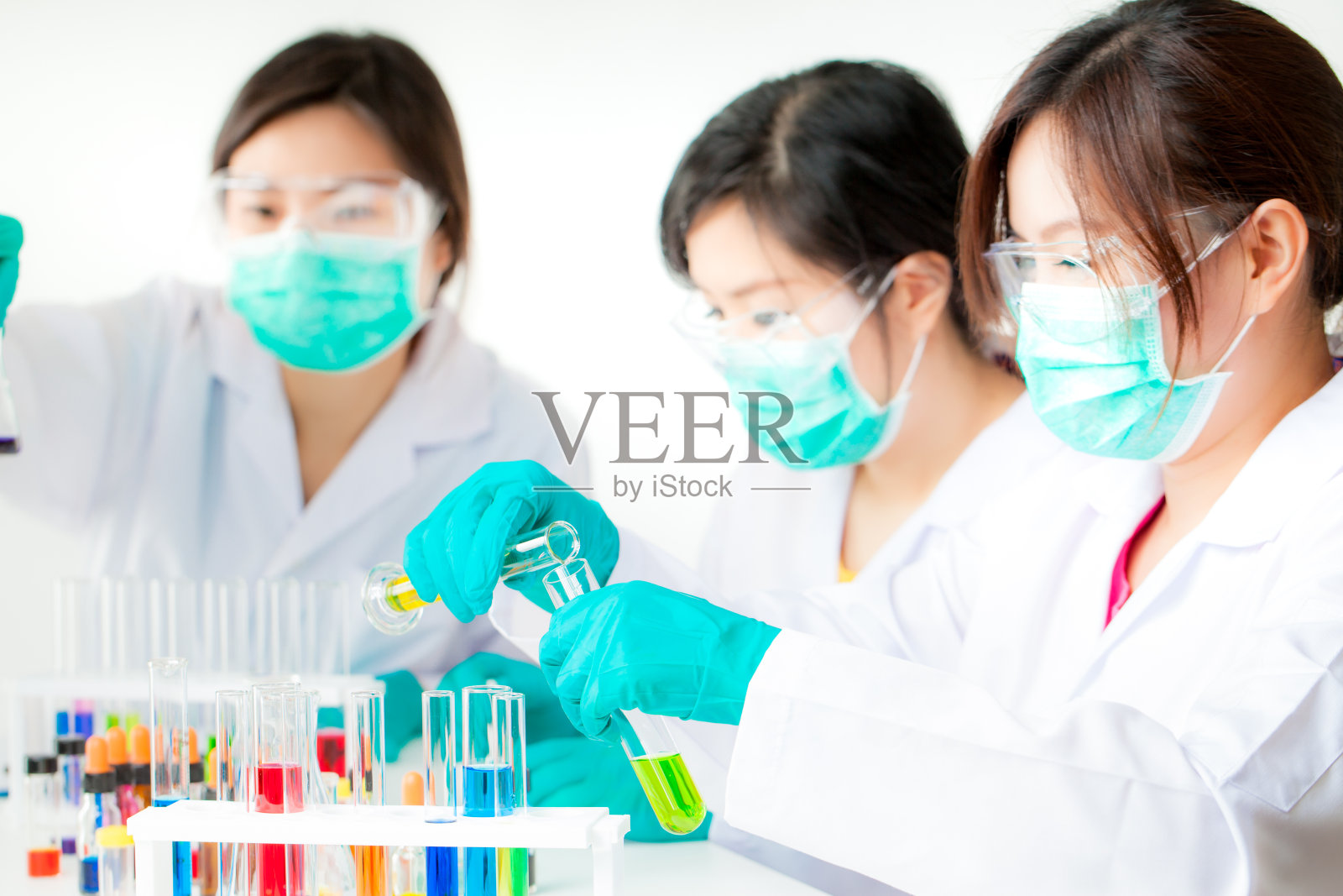 化学研究人员照片摄影图片