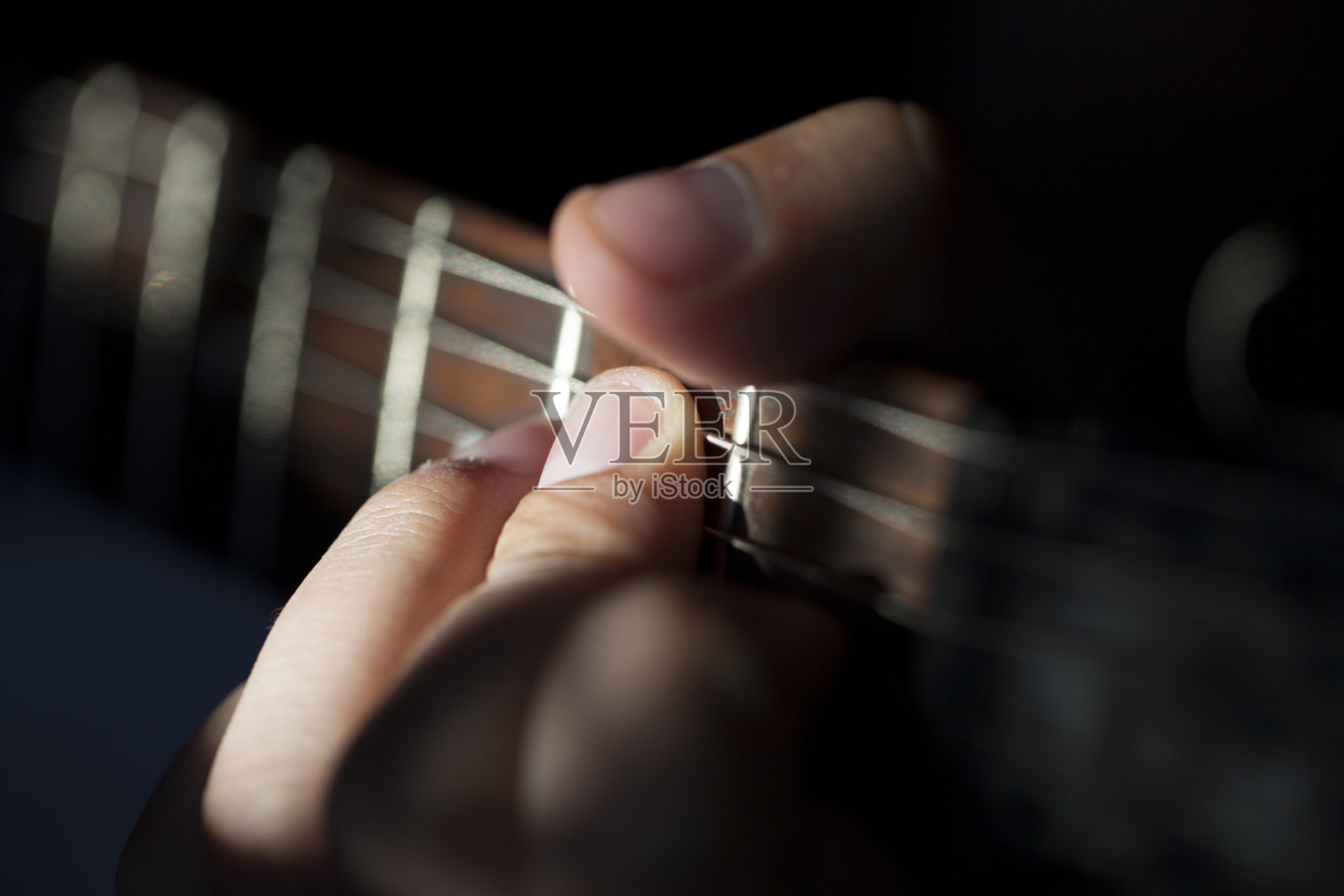 孤独的吉他手照片摄影图片