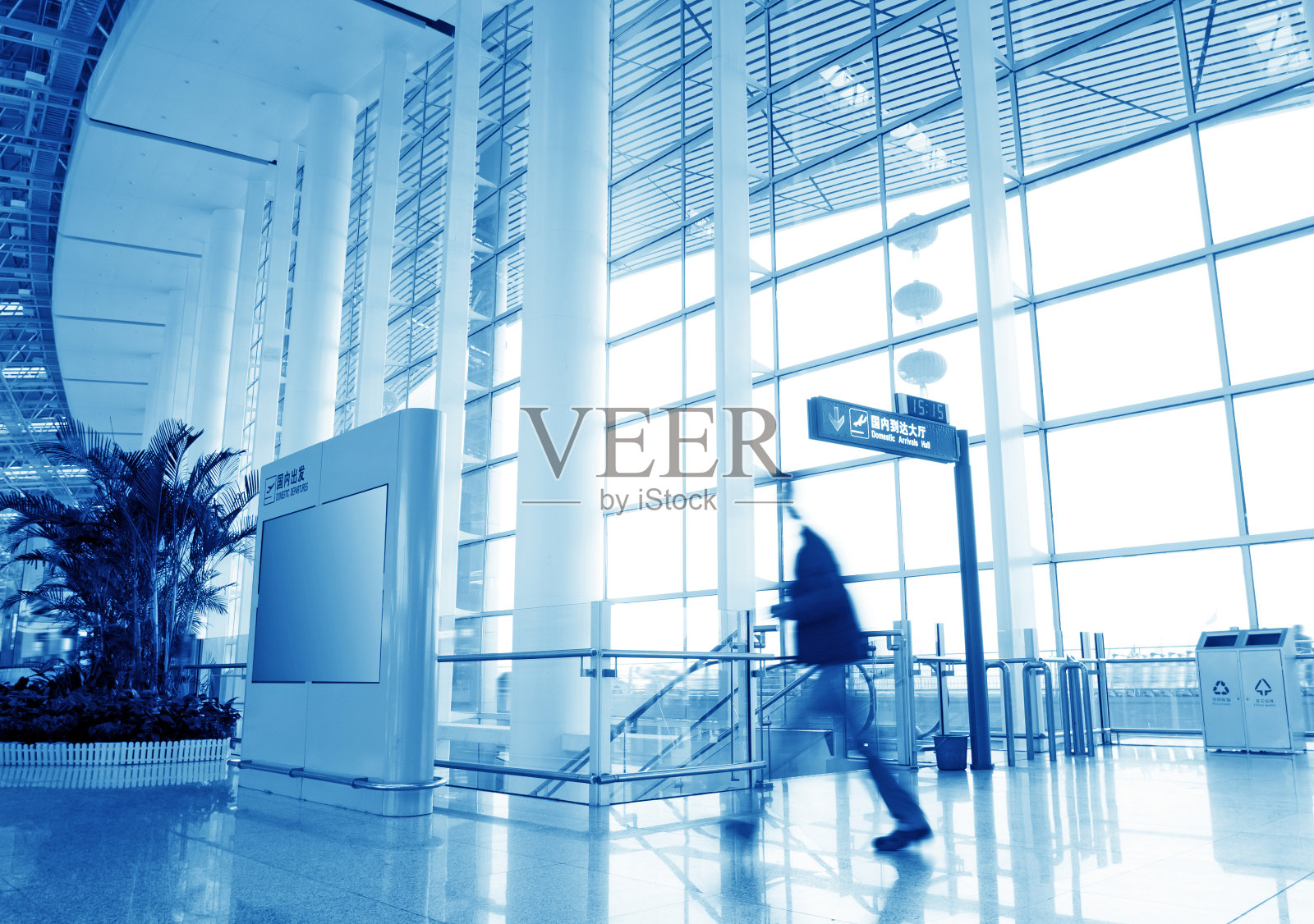 上海浦东机场的乘客照片摄影图片