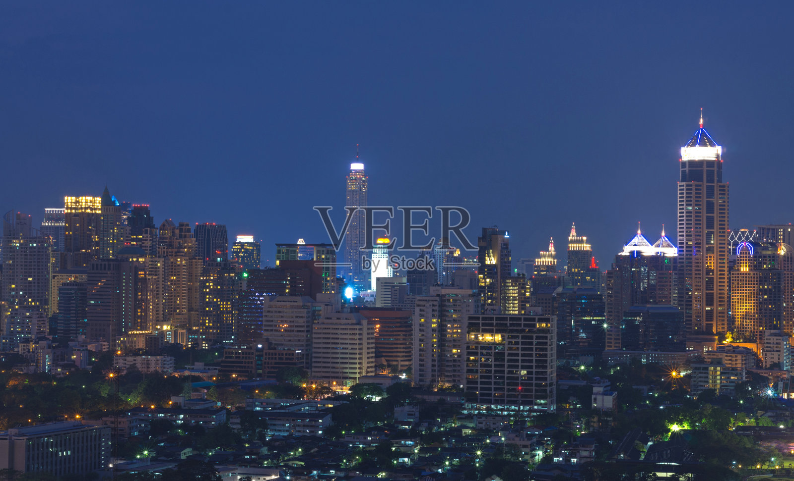 曼谷城市景观现代建筑的黄昏时间，泰国照片摄影图片