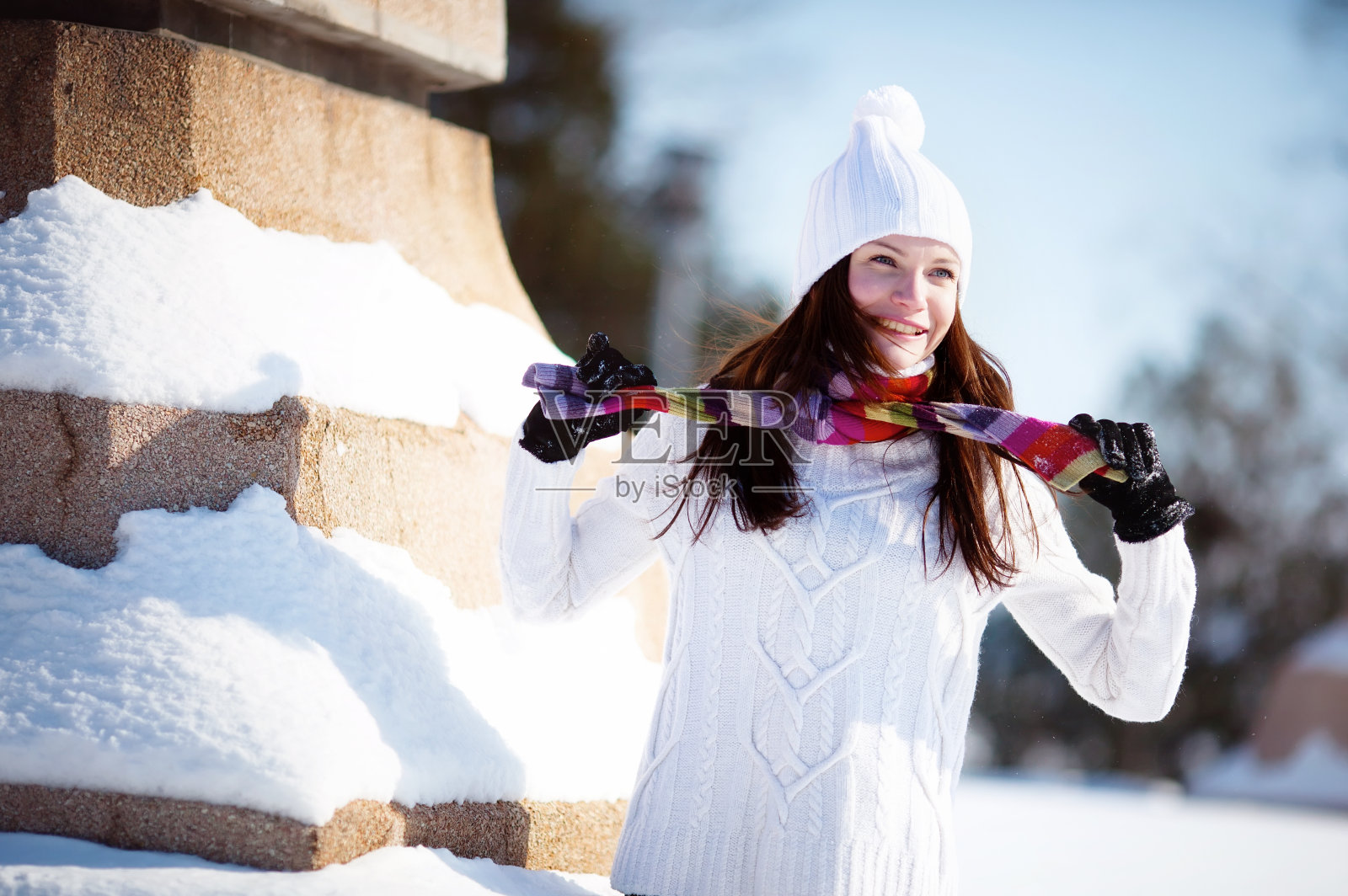 女孩在玩雪照片摄影图片