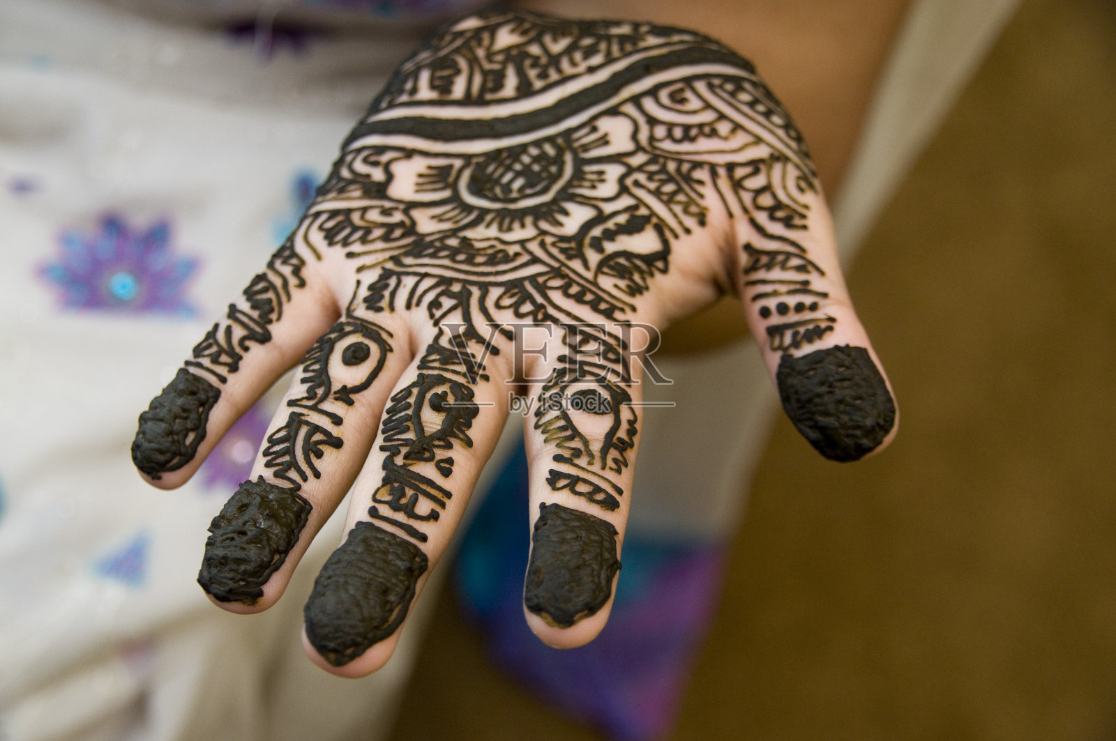 指甲花的手照片摄影图片