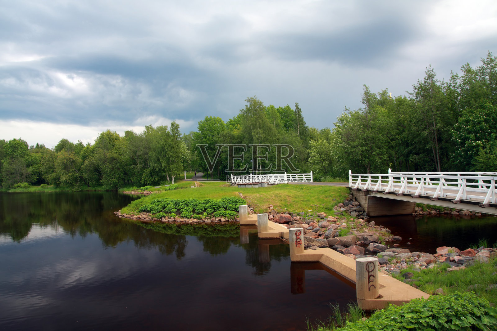 公园里的桥照片摄影图片