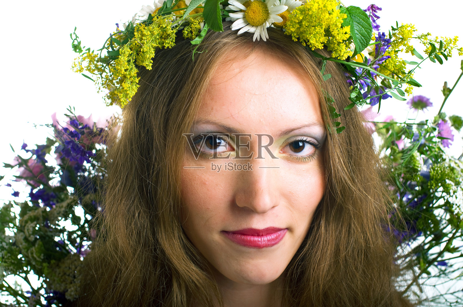 戴花圈的女人照片摄影图片