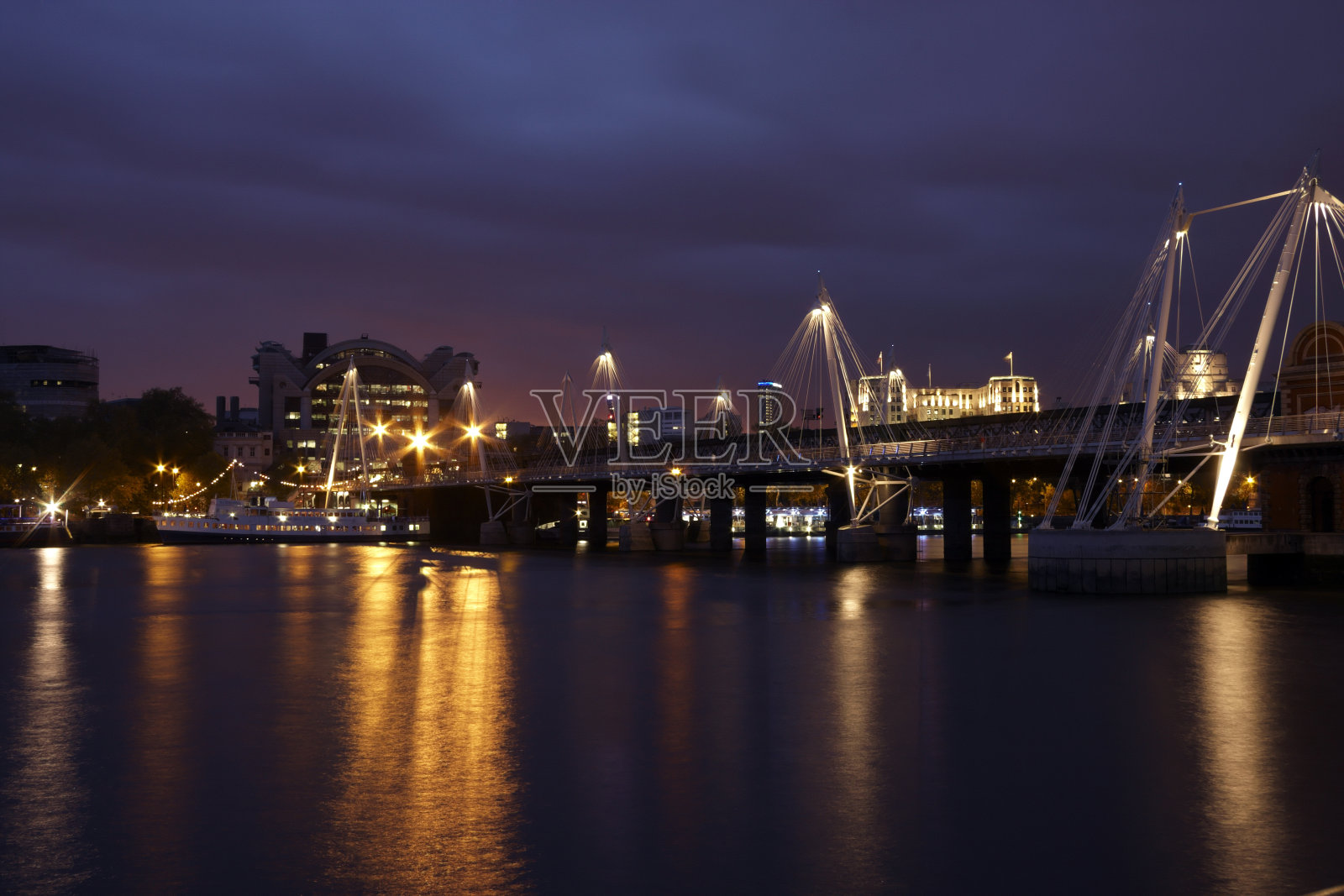 伦敦大桥夜景照片摄影图片