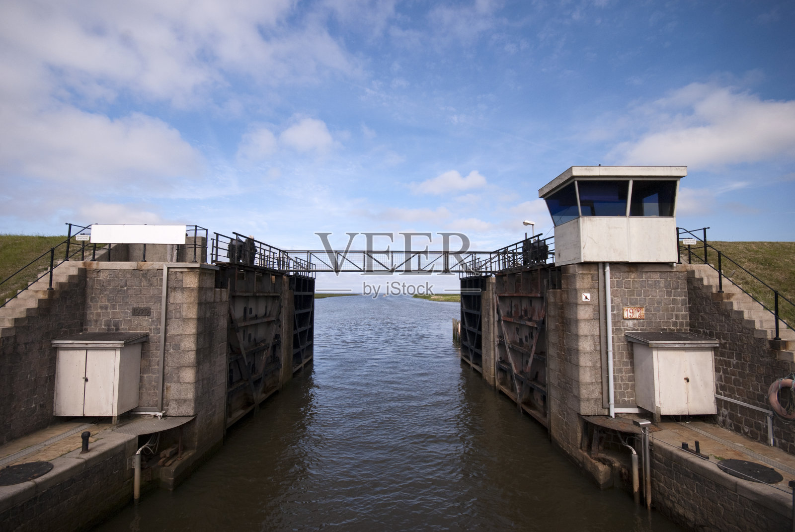 水闸打开照片摄影图片
