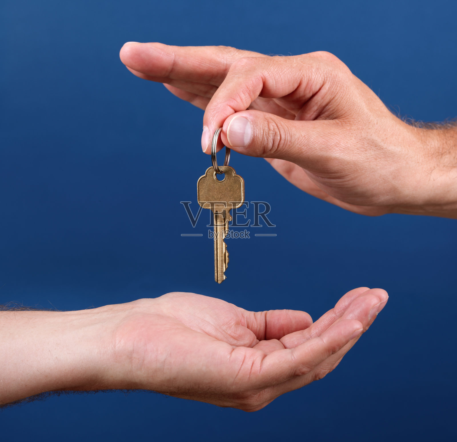 交出房间钥匙照片摄影图片