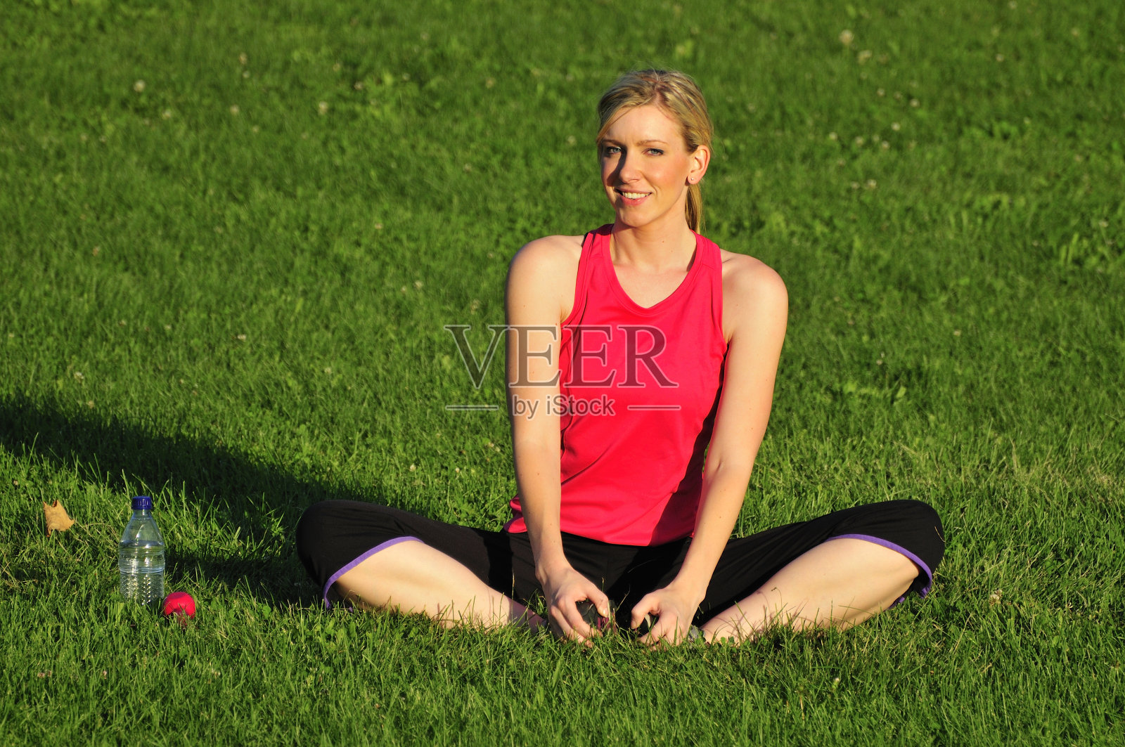 瑜伽伸展照片摄影图片