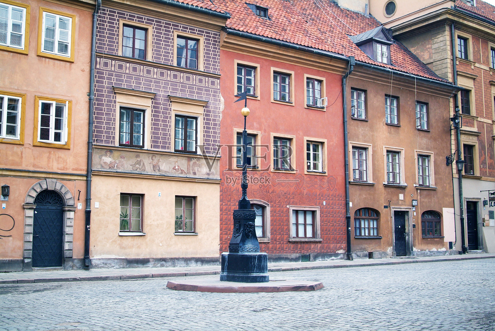 华沙老城区的廉价公寓照片摄影图片