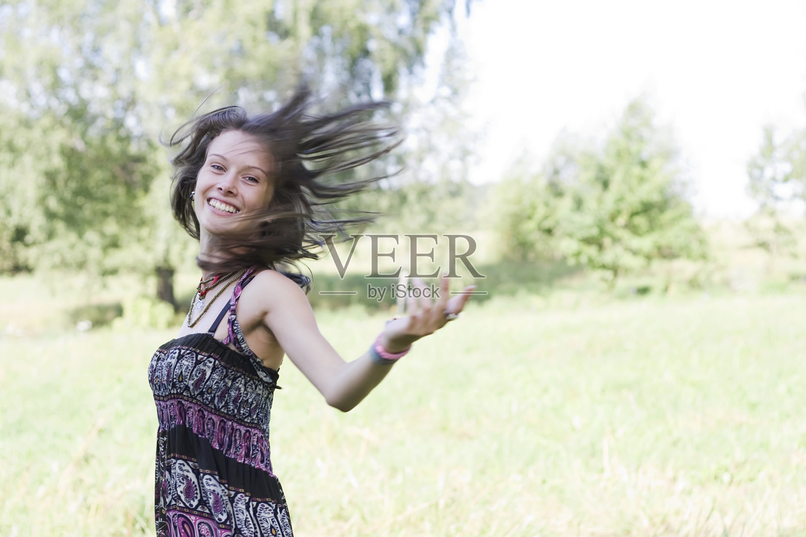 快乐友好的女人照片摄影图片