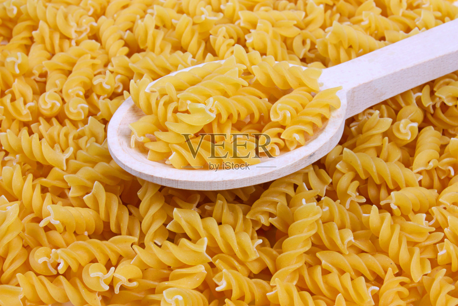 意大利面和木勺的背景照片摄影图片